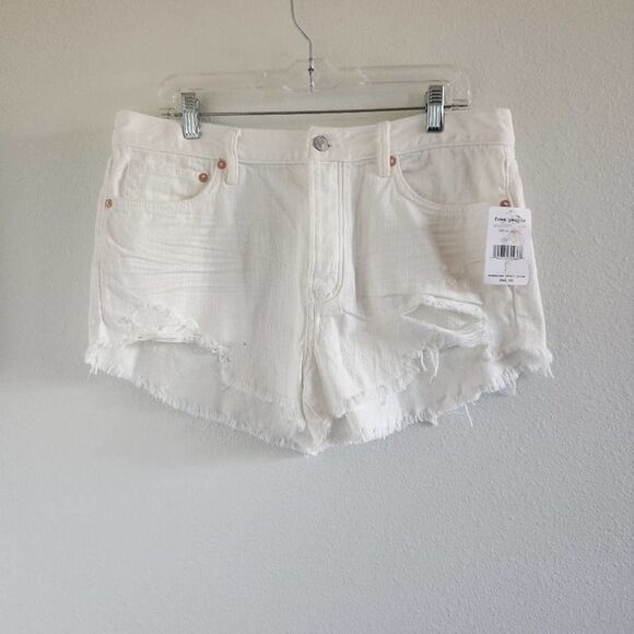 FREE PEOPLE Loving Good Vibrations Cutoffs Size 30 - Picture 9 of 9
